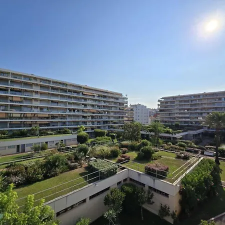 Lumineux Traverse Croisette - Id105 * Cannes